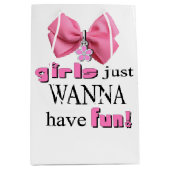 Mädchen wollen einfach Spaß haben! Mittlere Geschenktüte (Vorderseite)
