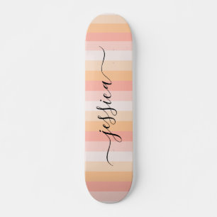 Mädchenblütenrosa-Streifen-Skriptname Skateboard