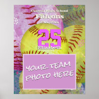 Mädchenfrauen ergänzen Ihr Softball-Foto