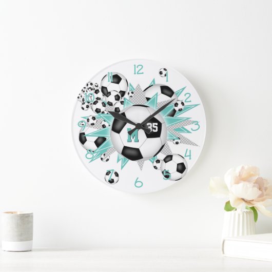 Mädchenfußball-Blowout-Licht aquamarine Graustars Große Wanduhr (Zuhause)