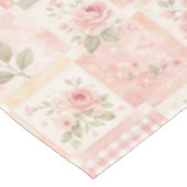 Mädchenhaft-rustikale rosa Quilt-Floral-Patchwork- Tischdecke (Schrägansicht)