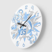 mädchenhafte, graue Volleyballs und Sterne Große Wanduhr (Winkel)