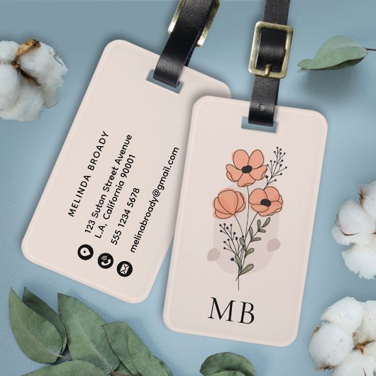 Mädchenhafte süße Pfirsichblüten mit Monogramm und Gepäckanhänger