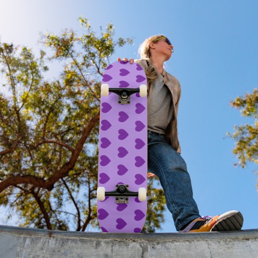 Mädchenhaftes Lila-Herzen-Muster Skateboard (Außenbereich 1)