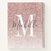 Mädchenhaftes Roségold-Rot Glitter-Monogramm-Name Notizblock (Rückseite)