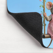 Mädchenmaus auf einer Schaukel Mousepad (Ecke)