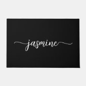 Mädchenminimales Schwarzes Monogramm Namensskript Fußmatte (Vorderseite)