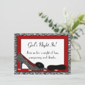 Mädchennacht im PJ-Party in Rot Einladung (Stehend Vorderseite)