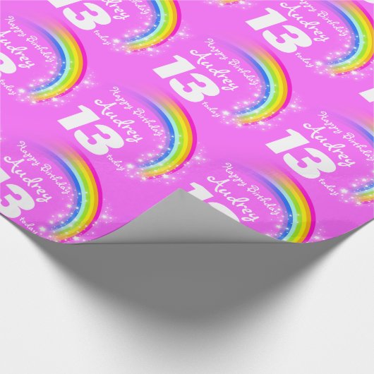 Mädchenname Regenbogen Geburtstag gemusterte Verpa Geschenkpapier (Ecke)