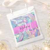 Mädchenrosa Holografisch Iridescent Monogram Name Geschenktütchen (Ausgeschnitten)