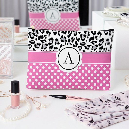Mädchenteile und Tiere drucken Monogramm Zubehörtasche