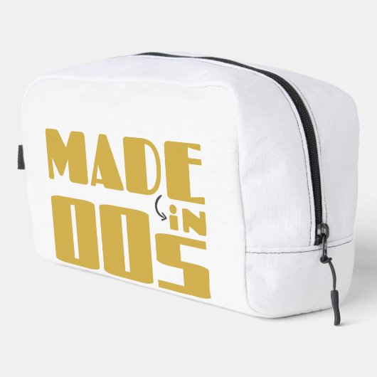 Made in 00s - Nostalgische Vibes Waschbeutel (Rechte Ecke)