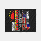 Made In America With German Parts  Fleecedecke (Vorderseite (Horizontal))