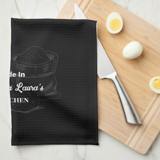 Made in [Ihr Name] Kitchen Black Bakers Geschirrtuch (Viertel Falte)