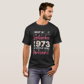 Made in September 1973 Blume 48th Bday Outfit T-Shirt (Vorne ganz)