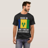 Made in St. Vincent und die Grenadinen // Flag T-Shirt (Vorne ganz)