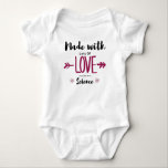 Made with many Liebe & A Little Science IVF  Baby Strampler<br><div class="desc">Der perfekte IVF Shirt Baby Bodysuit ist da. Perfekte Beschreibung unserer IVF-Schwangerschaft für den lang erwarteten IVF-Erfolg. Mit viel Liebe und ein bisschen Science Baby Bodysuit ist ideal für die IVF Babygeschenke, aber es ist auch perfekt als IVF-Kindermädchen-Ankündigung und IVF-Kinderankündigung im IVF-Kinderankündigungsfoto, das Sie mit Ihren Freunden und Ihrer Familie...</div>