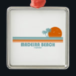 Madeira Beach Florida Sun Palm Trees Ornament Aus Metall<br><div class="desc">Madeira Beach ist eine Stadt im Landkreis Pinellas,  Florida,  Vereinigte Staaten,  im Westen am Golf von Mexiko und im Osten am Sankt Petersburg</div>