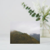 Madeira hills in misty clouds, moody nature postkarte (Stehend Vorderseite)