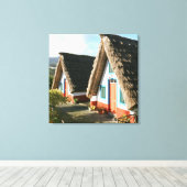 Madeira Island Foto mit typischen Häusern von Sant Leinwanddruck (Insitu (Holzboden))