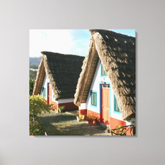 Madeira Island Foto mit typischen Häusern von Sant Leinwanddruck (Vorderseite)