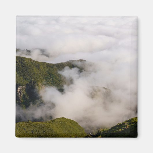 Madeira mountains in misty clouds, moody nature magnet (Vorne)