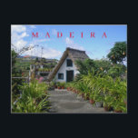 Madeira Santana Blick auf das traditionelle Haus P Postkarte<br><div class="desc">Ein schöner Ausblick auf ein traditionelles Santana-Haus auf der Insel Madeira auf einer Postkarte.</div>