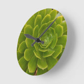 Madeiras grüne Umarmung Runde Wanduhr (Winkel)