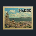 Madrid Postcard Spanien Vintage Travel Postkarte<br><div class="desc">Madrid Spanien Design im Vintage Travel Stil mit einer Stadtansicht mit Bergen als Hintergrund.</div>
