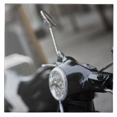 Madrid, schwarzer Vespa-Roller Fliese (Vorderseite)