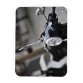 Madrid, schwarzer Vespa-Roller Magnet (Vertikal)