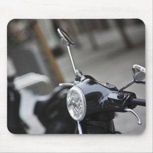 Madrid, schwarzer Vespa-Roller Mousepad