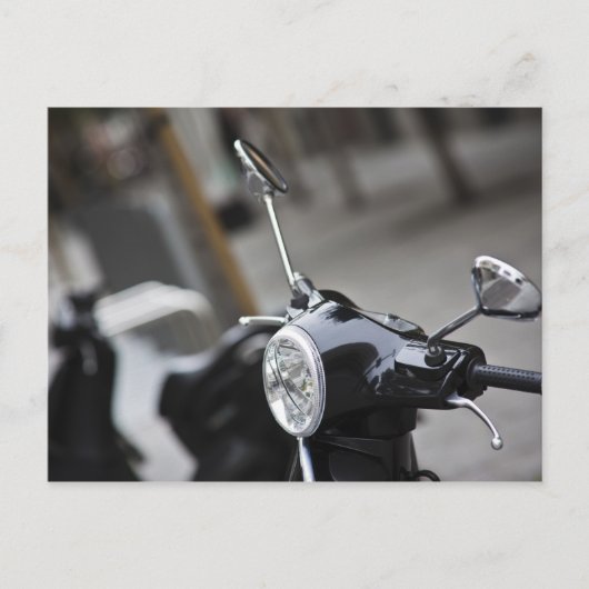 Madrid, schwarzer Vespa-Roller Postkarte (Vorderseite)