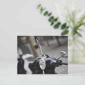 Madrid, schwarzer Vespa-Roller Postkarte (Stehend Vorderseite)