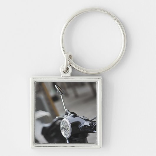 Madrid, schwarzer Vespa-Roller Schlüsselanhänger (Vorne)