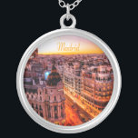 Madrid Spanien Hauptstadt Skyline Versilberte Kette<br><div class="desc">Madrid Spanien Hauptstadt City SkylineSchönes Orange Licht</div>