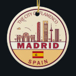 Madrid Spanien Skyline Emblem Keramik Ornament<br><div class="desc">Das minimalistische,  farbenfrohe Kunstdesign von Madrid mit Sehenswürdigkeiten und Sehenswürdigkeiten der Stadt in Spanien.</div>