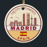 Madrid Spanien Skyline Emblem Keramik Ornament<br><div class="desc">Das minimalistische,  farbenfrohe Kunstdesign von Madrid mit Sehenswürdigkeiten und Sehenswürdigkeiten der Stadt in Spanien.</div>