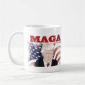 MAGA American Flag Trump roter Text Kaffeetasse (Links)