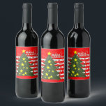 MAGA Christmas Patriotic Weinetikett<br><div class="desc">Lassen Sie uns Weihnachten wieder großartig machen mit diesen einzigartigen patriotischen Weinetiketten! US Flagge,  ein Weihnachtsbaum und MAGA Weihnachtsbotschaft,  die in Heften für ein amerikanisches Design umrissen ist. Tolle Geschenkidee für diese Saison!</div>