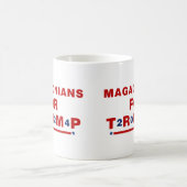 Magadonianer für Trump 2024 Red Blue Star Kaffeetasse (Mittel)