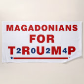 Magadonianer für Trump 2024 Red Blue Star Strandtuch (Vorderseite)