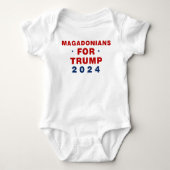 Magadonians für Trump 2024 Red Blue Baby Strampler (Vorderseite)