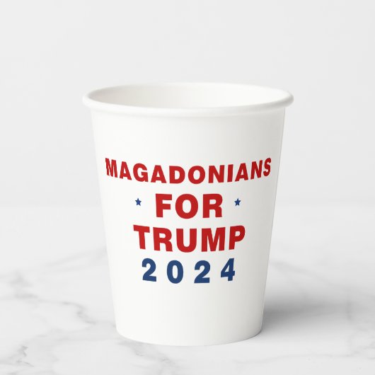 Magadonians für Trump 2024 Red Blue Pappbecher (Rückseite)