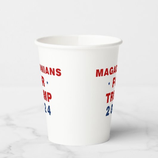 Magadonians für Trump 2024 Red Blue Pappbecher (Links)