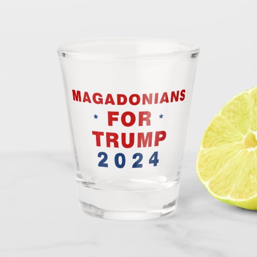 Magadonians für Trump 2024 Red Blue Schnapsglas (Vorderseite)