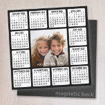 Magenkalender Platz mit Foto Auto Magnet<br><div class="desc">Eine Foto-Collage mit einem Kalender 2025 und einem Raum zum Hinzufügen von Text. Eine tolle Möglichkeit, Ihr LieblingsFoto das ganze Jahr hindurch zu zeigen. Ein lustiger Artikel für das neue Jahr, der im Büro oder auf der Zuhause verwendet werden kann. Um die Farben im Hintergrund und Kalender zu ändern, klicken...</div>