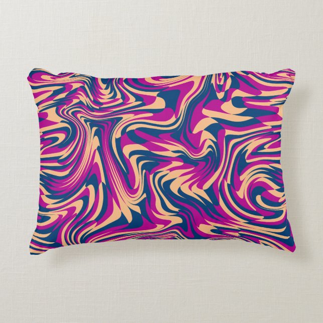 Magenta Blue Beige Abstrakte Fluid Wave Wirbel Dekokissen (Vorderseite)