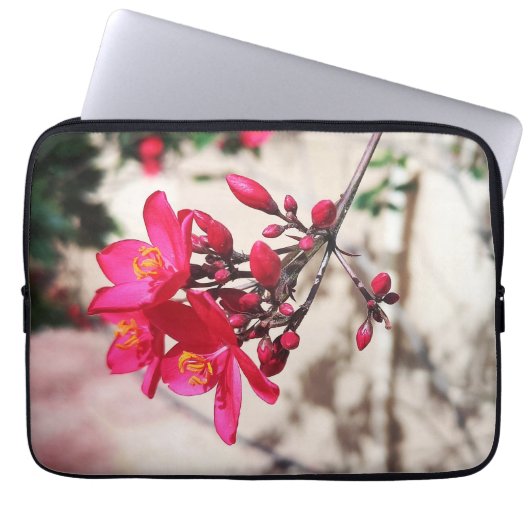 Magenta-Blume Laptopschutzhülle (Vorderseite)