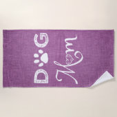 Magenta Burlap Dog Mama Strandtuch (Vorderseite)
